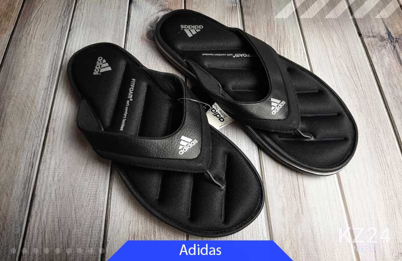 Adidas - один из лучших производителей комнатной обуви