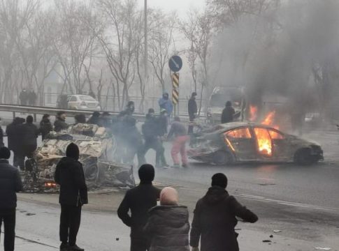 пожар, беспорядки, автомобиль, люди