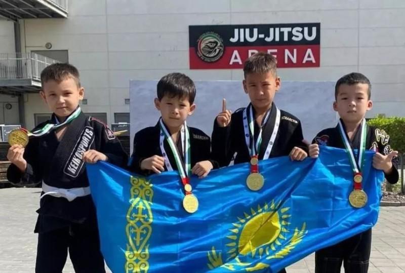 спортсмены, флаг Казахстана, спортсмены, чемпионы