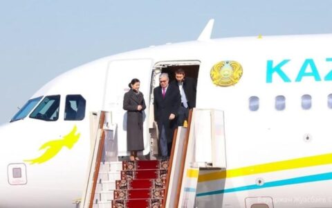 Токаев прилетел во Францию