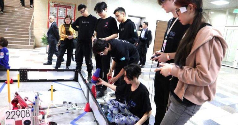 Казахстанские школьники вышли в финал Всемирного чемпионата по робототехнике в США