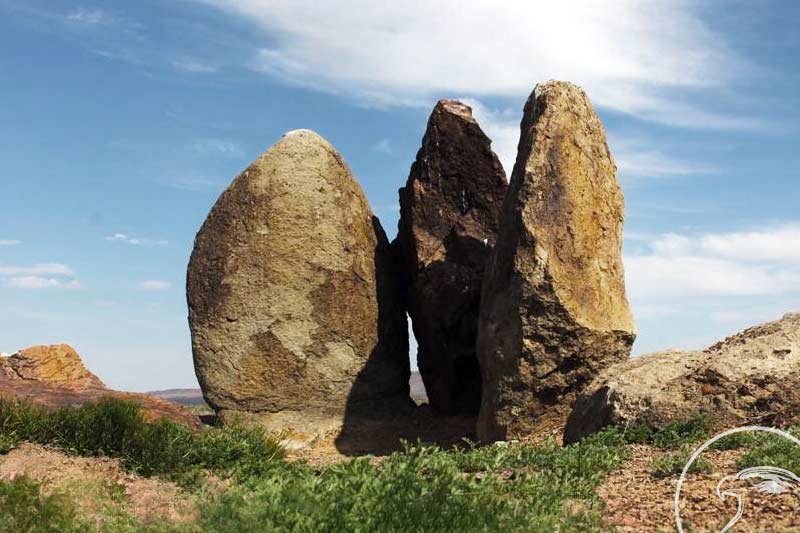 Каменные стелы Ошактас