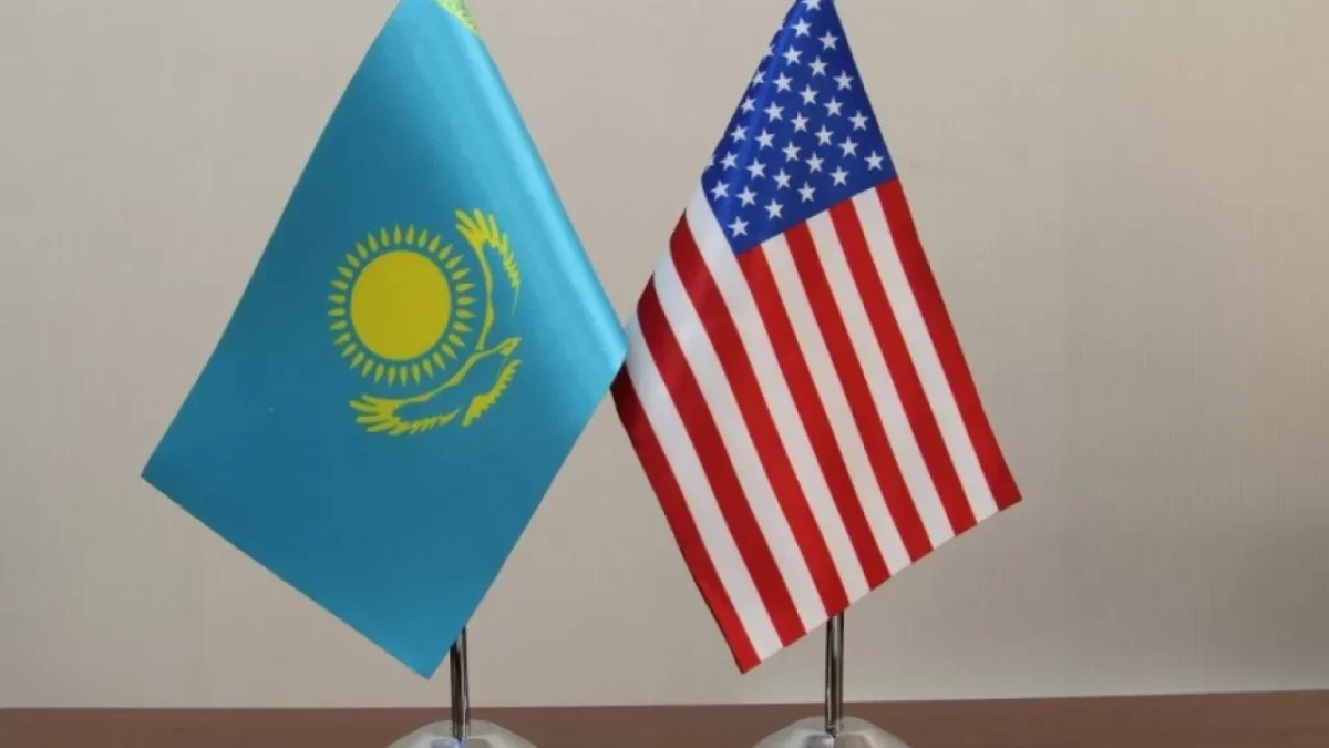 Флаги Казахстана и США