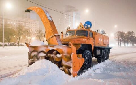 снег