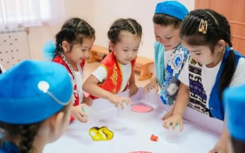 Для чего столичные детсады переводят на ваучерное финансирование? 2 Дети в детском саду