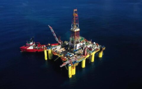Нефтяная станция в море