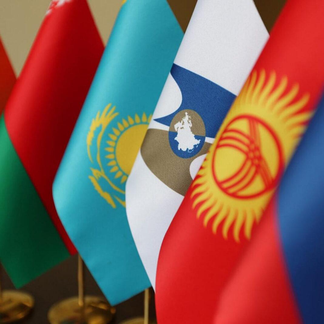 Флаги стран ЕАЭС