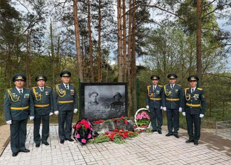 Памятник