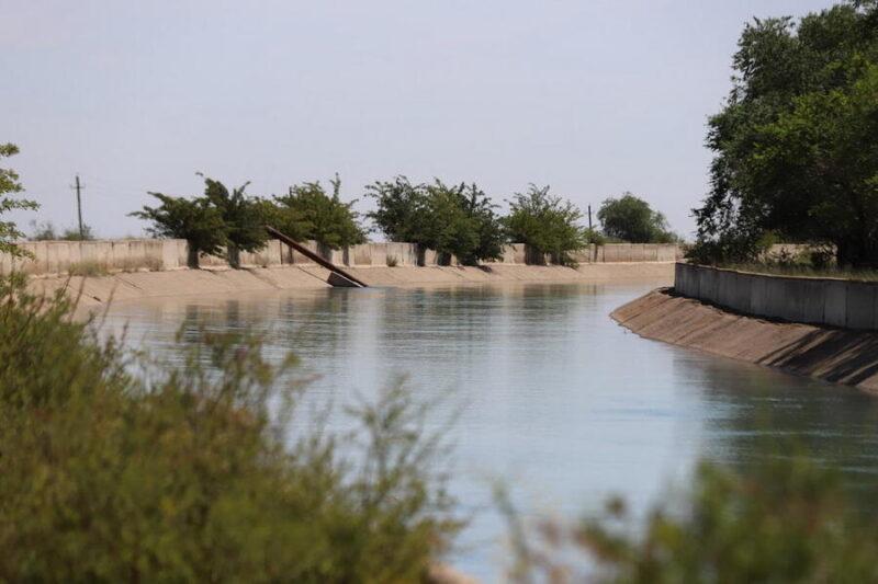 вода