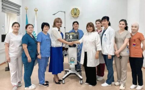 Nurbank передал перинатальному центру Алматы аппарат ИВЛ для новорожденных