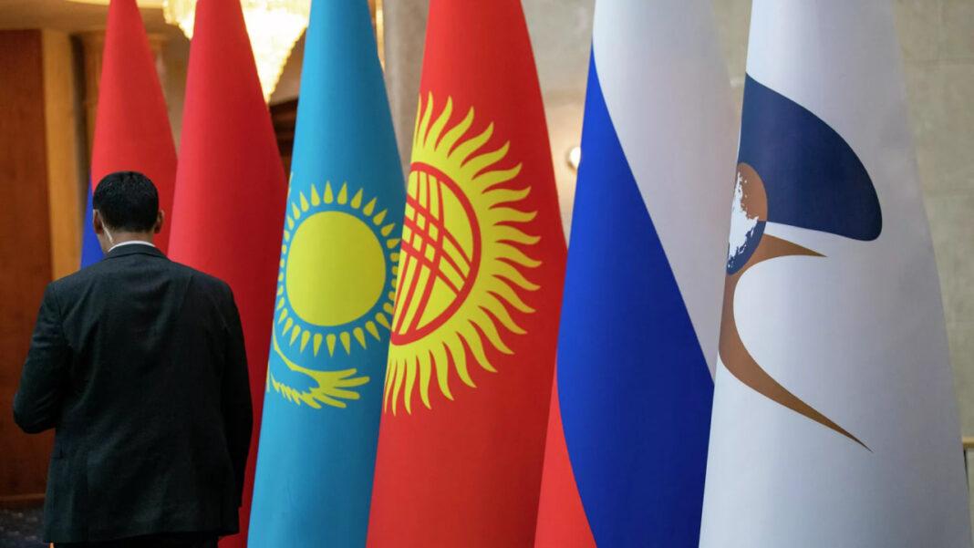 Флаги стран ЕАЭС
