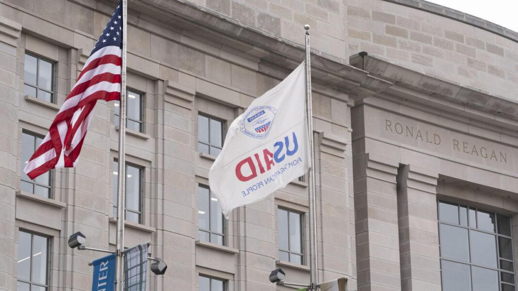 Флаги США и USAID
