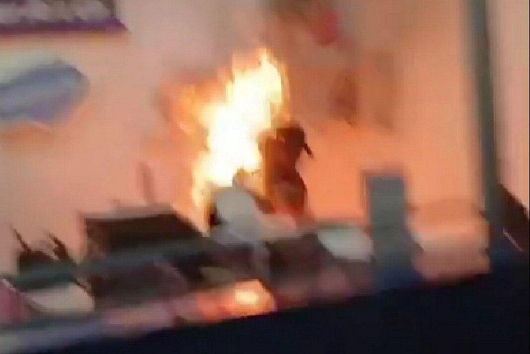 самоподжог