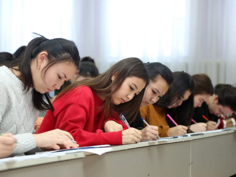 Студенты