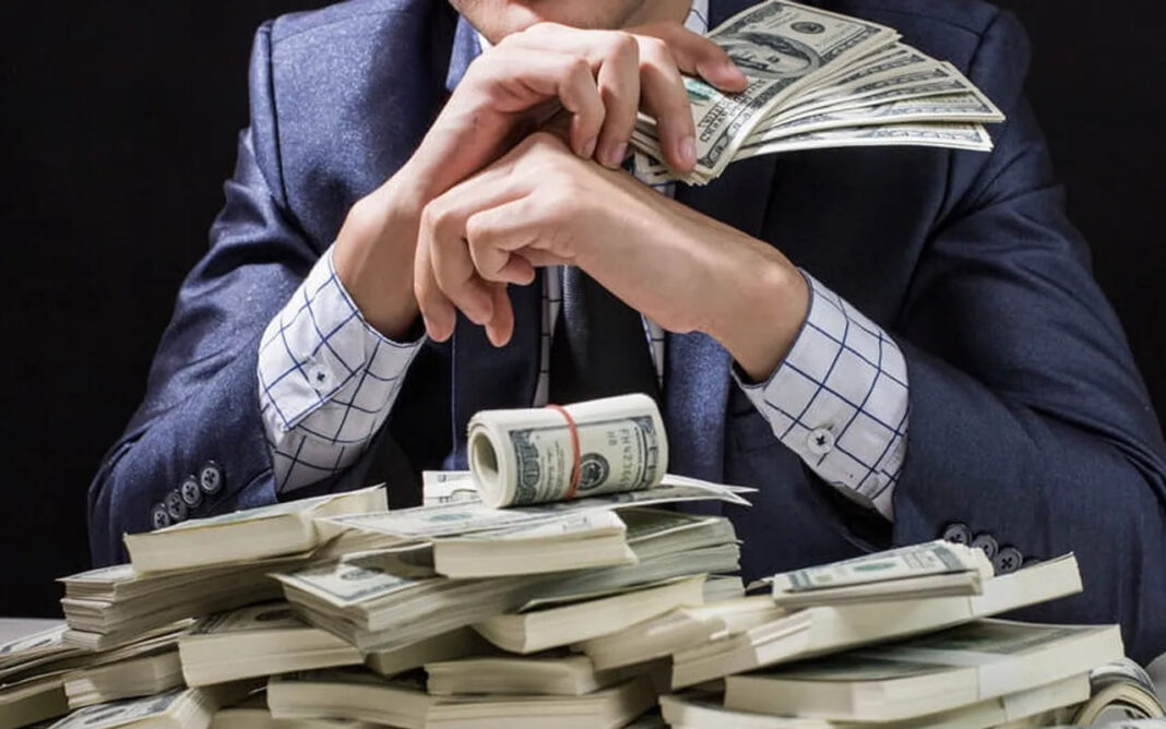 Мужчина с деньгами