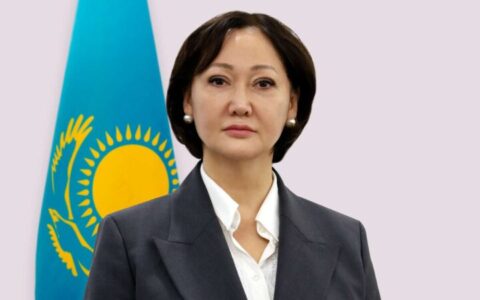 министр