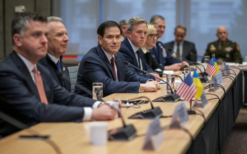 Марко Рубио, государственный секретарь США, и Стив Виткофф, специальный посланник США, встречаются с европейскими и украинскими официальными лицами в Женеве. Фото : FABRICE COFFRINI/AFP