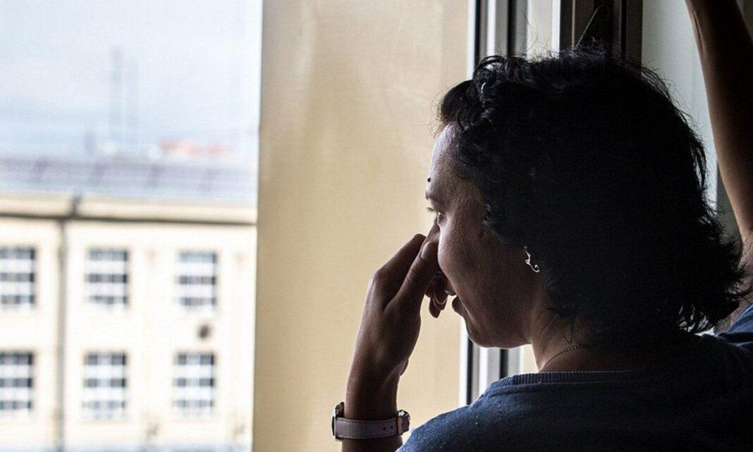 Женщина у окна