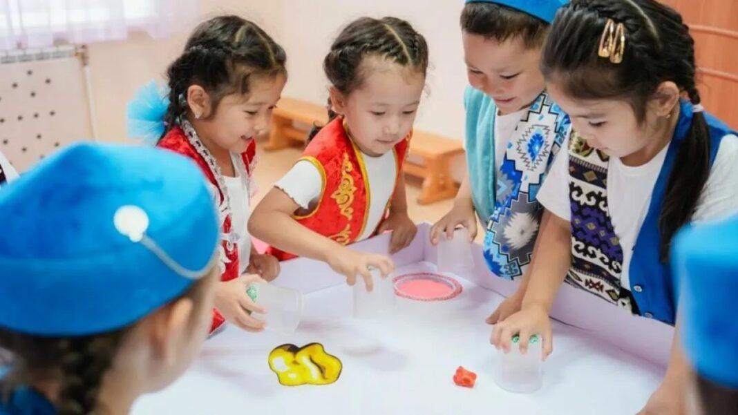 Ребята на кружке дополнительного образования