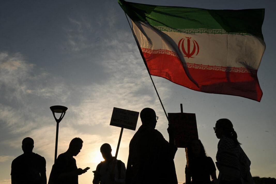 Протестующие в Тегеране