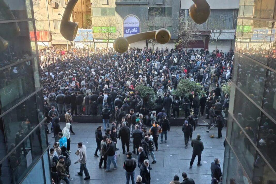 Количество жертв в Иране от протестов растет