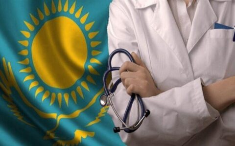 Флаг государства и медик