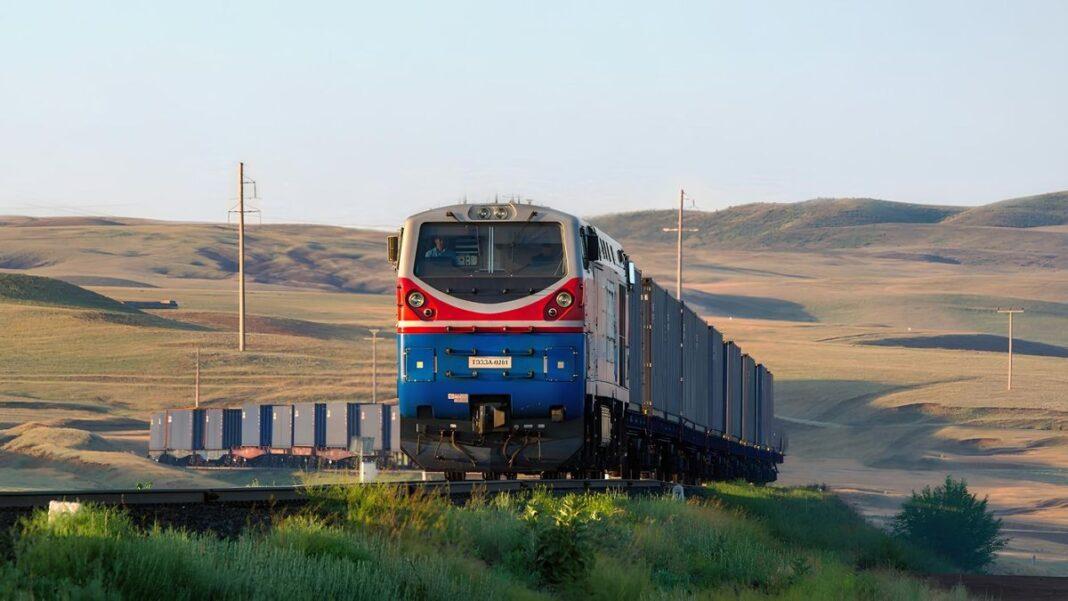 Грузовой поезд