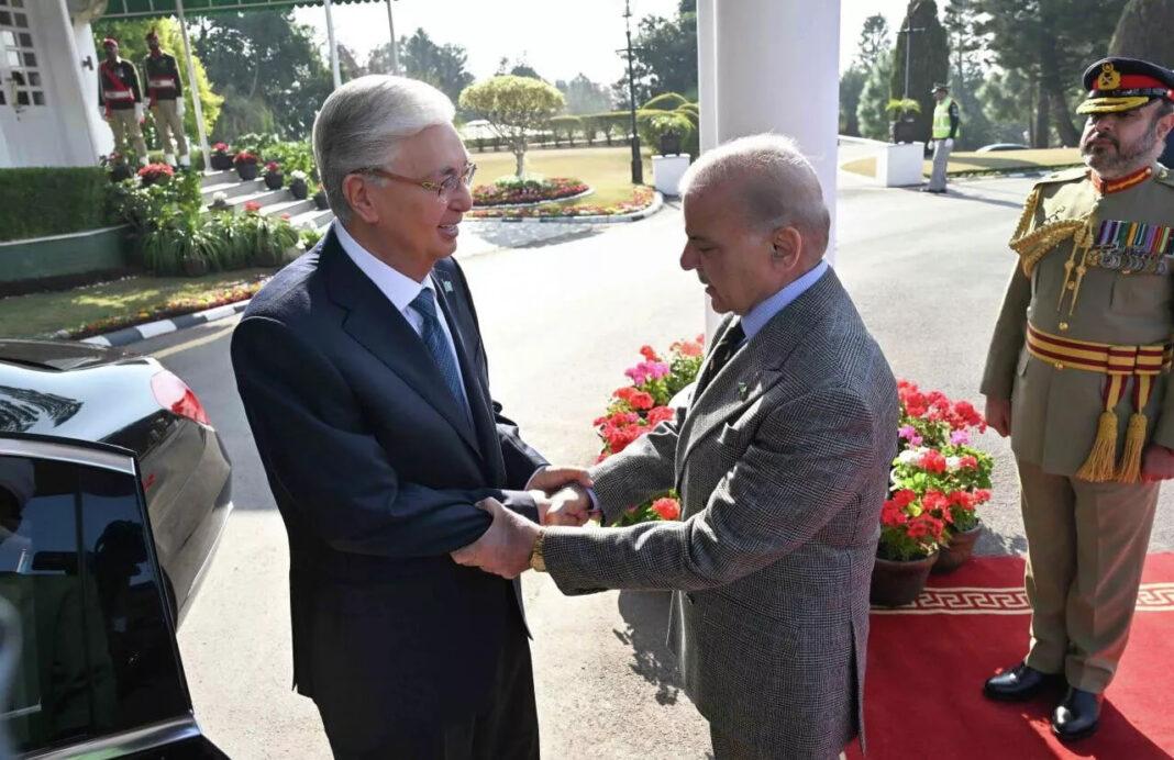 Касым-Жомарт Токаев и премьер-министр Шахбаз Шариф