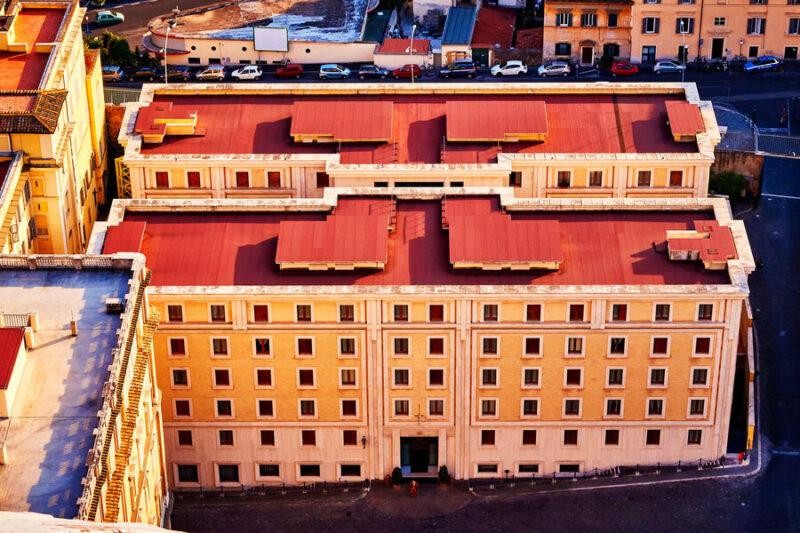 Ватикан передал здание XV века в аренду частной компании