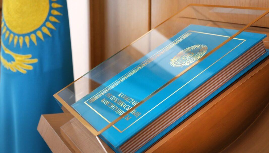 Большинство граждан Казахстана положительно относятся к инициативе принятия новой Конституции