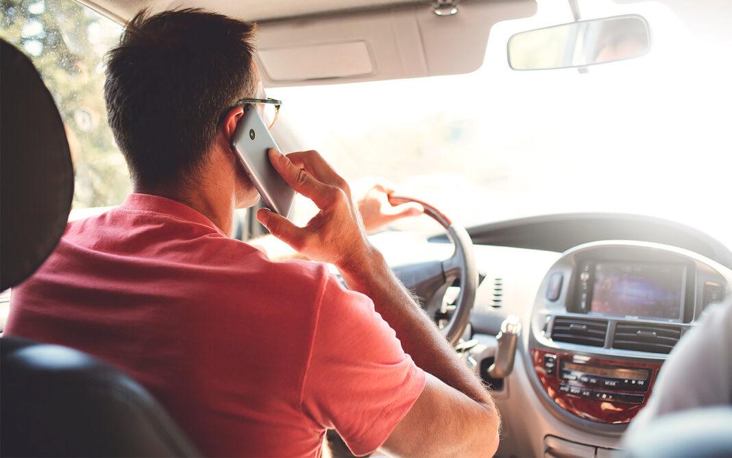 С 12 марта камеры в Казахстане начнут автоматически фиксировать использование телефона за рулём и непристёгнутый ремень безопасности