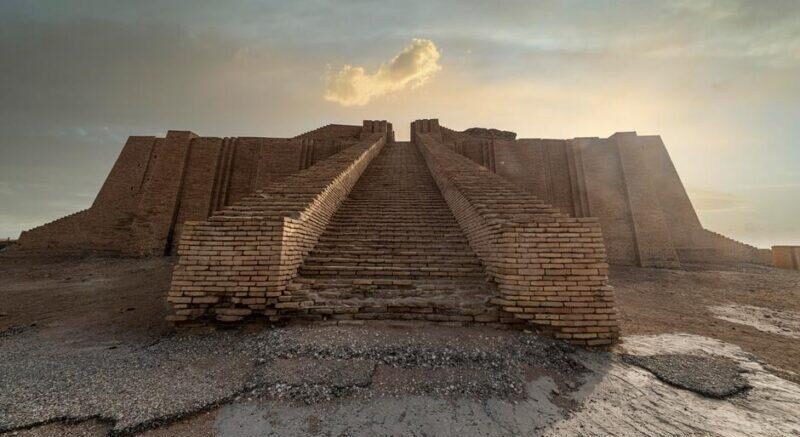 древний зиккурат в Уре