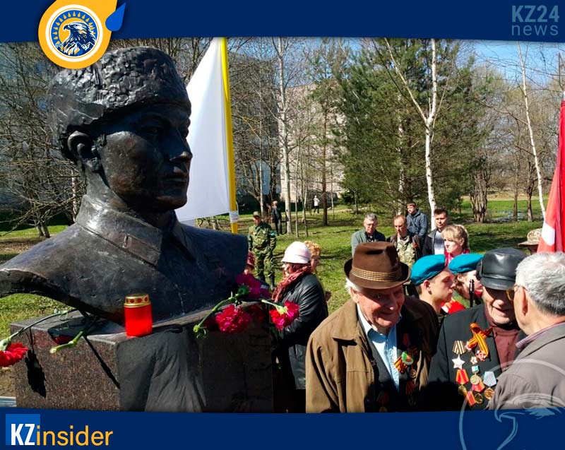 Памятник герою