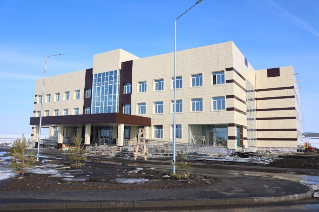 Здание поликлиники