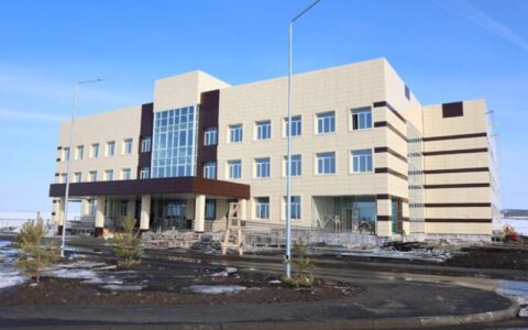 Здание поликлиники