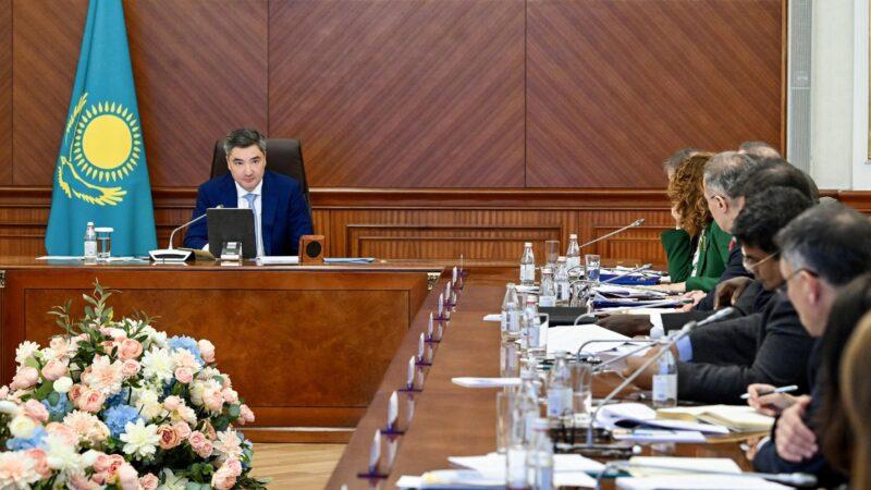 Олжас Бектенов обсудил с экспертами Всемирного банка инвестиционное развитие Казахстана 1 Встреча