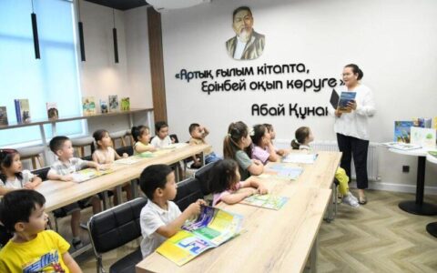 Экочас провели в столичной библиотеке для дошколят