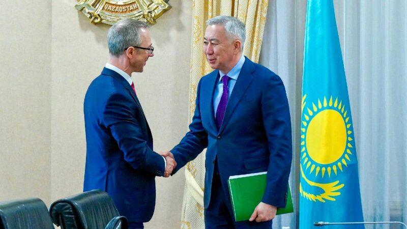Казахстан и Германия укрепляют торгово‑инвестиционное партнёрство 1 Совместное рукопожатие
