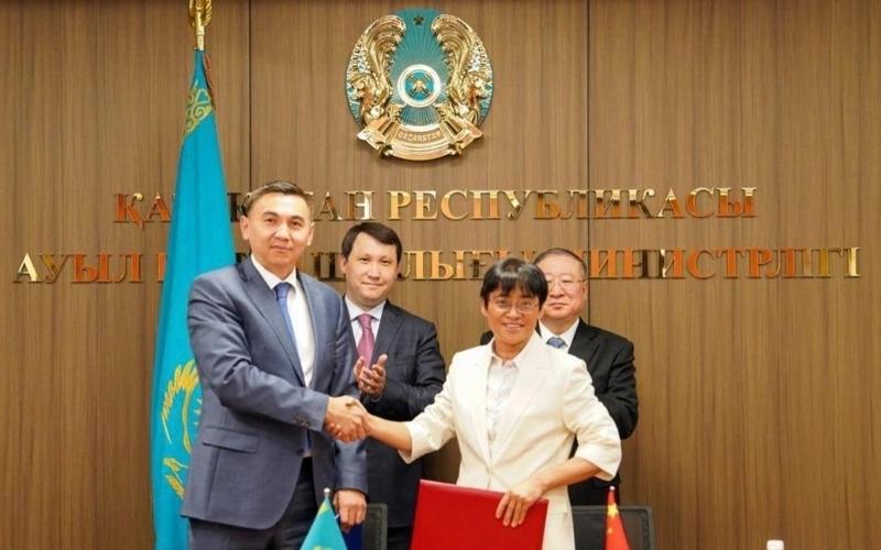азахстан запустил первую цифровую сделку по зерну с Китаем через онлайн-платформу торговли Представители ТОО SN Trade Company и Yihai (Changji) Oils& Grains Industries Co., Ltd.