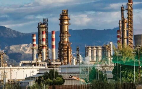 Казахстан восстановил добычу нефти на месторождении Карачаганак