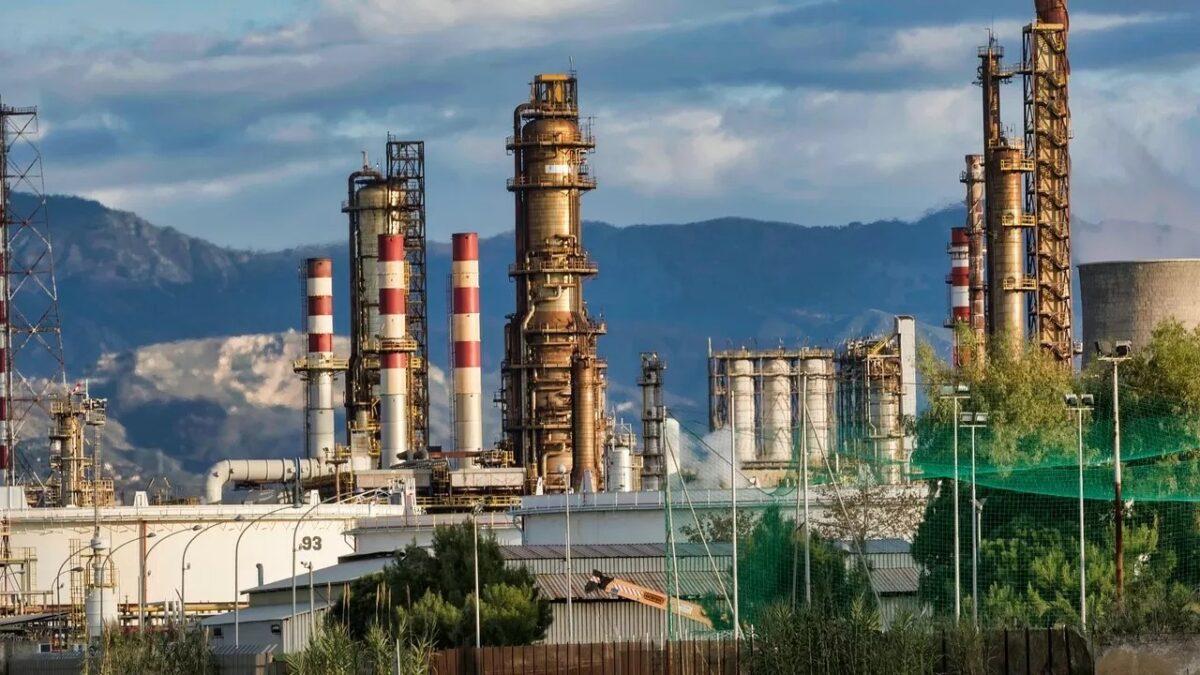 Казахстан восстановил добычу нефти на месторождении Карачаганак
