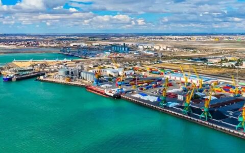 судостроительная верфь на побережье Каспийского моря