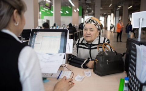 Более 9 тыс казахстанцев старше 50 лет получили работу 12 Женщина