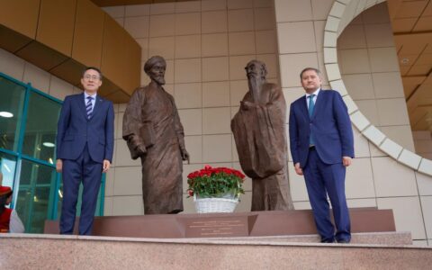 Аль-Фараби и Конфуций стали символом нового этапа образовательного сотрудничества Казахстана и Китая 12 Скульптуры