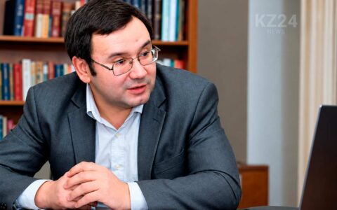 общественный деятель Айнур Курманов