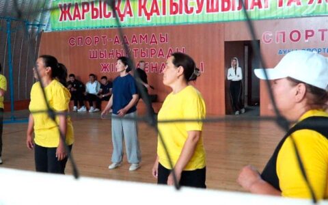 В Кызыларае женщины разных возрастов объединились в волейбольную команду