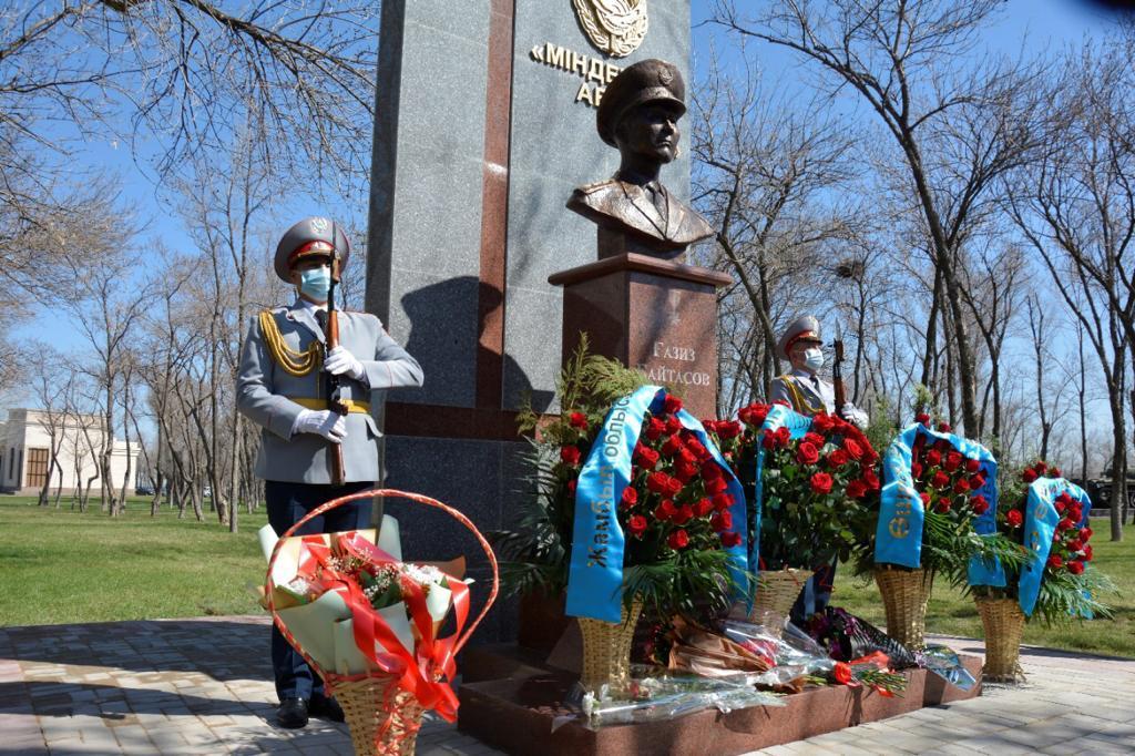 В Казахстане учредили медаль имени Газиза Байтасова 1 Памятник герою