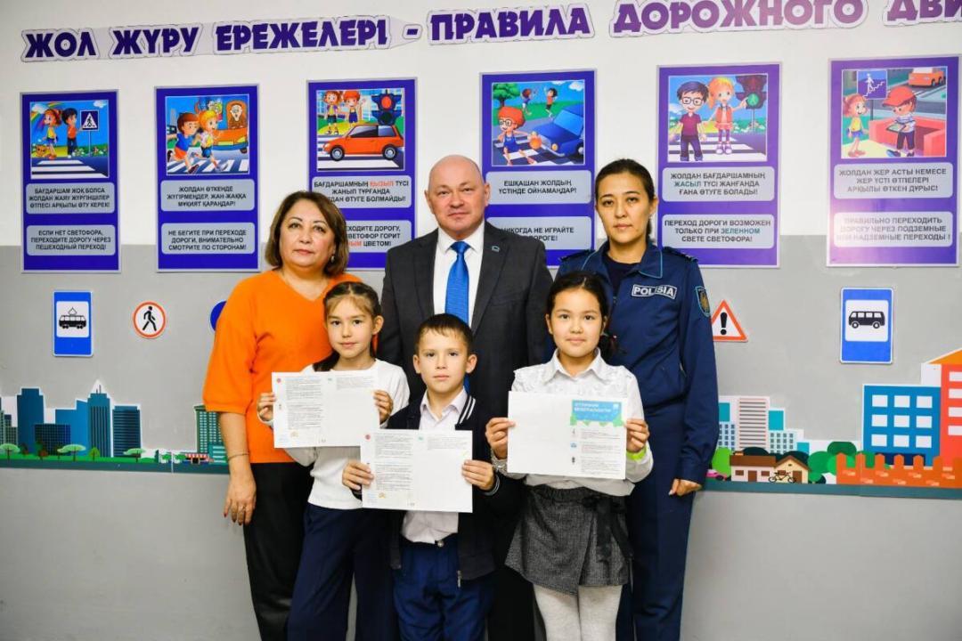Школьники