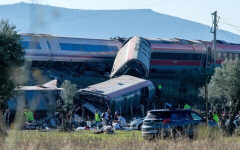 В Испании столкнулись два скоростных поезда